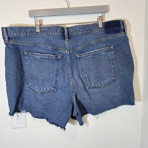 Abercrombie & Fitch The 4" Mom High Rise Denim Shorts 35/20 Blue Cutoff Raw Hem - Picture 4 of 7